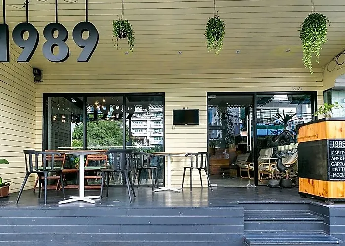 1989 & Cafe Hotel 2*